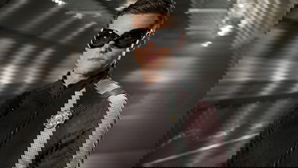 elongated man