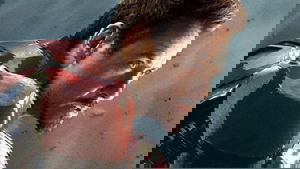 Robert Downey Jr. como Homem de Ferro