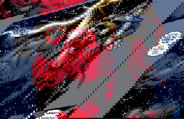 O Hulk Vermelho usando o Mjölnir no espaço