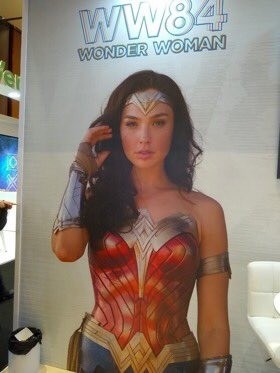 Nova imagem de Mulher-Maravilha 1984