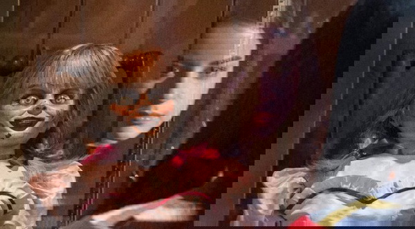 Daniela e a boneca Annabelle