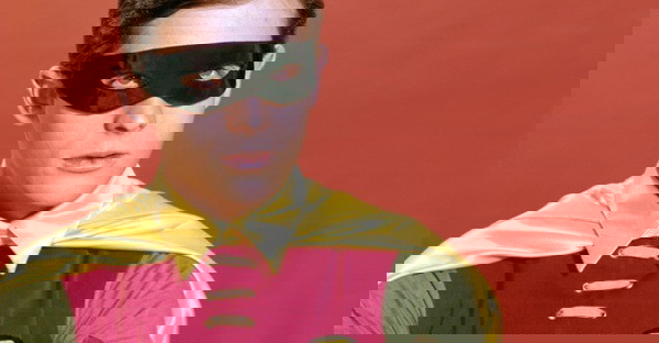 Burt Ward como Robin