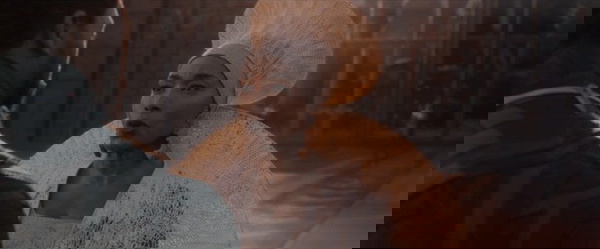 Angela Bassett como Rainha Ramonda