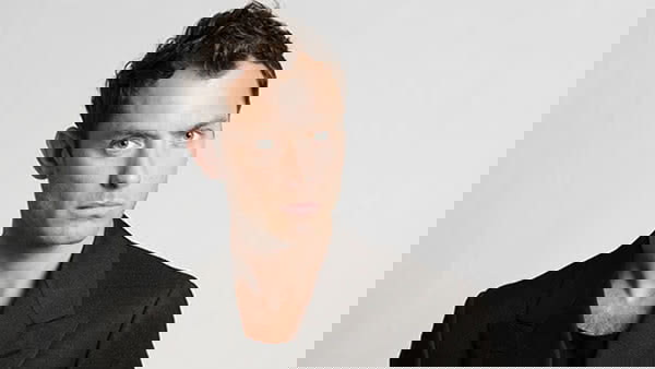 Um rosto conhecido (porém mais jovem)