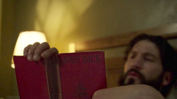 Frank lendo Moby Dick