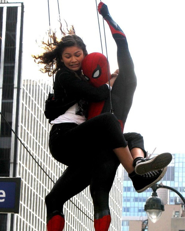 Homem-Aranha: Longe de Casa - Fotos mostram novo uniforme 