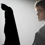 Precisamos falar da transformação de David Mazouz em Batman