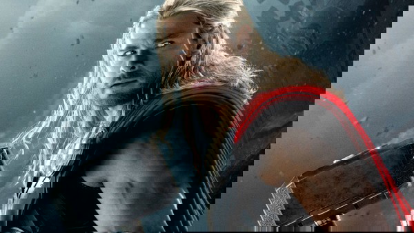 Chris Hemsworth no papel de Thor