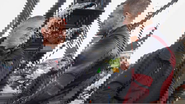 Tim Miller e Ryan Reynolds nas filmagens de Deadpool